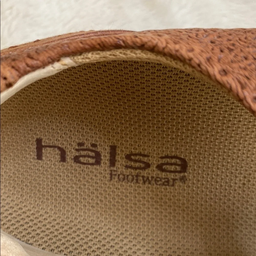 Halsa Footwear Brown Textured Flats with Strap